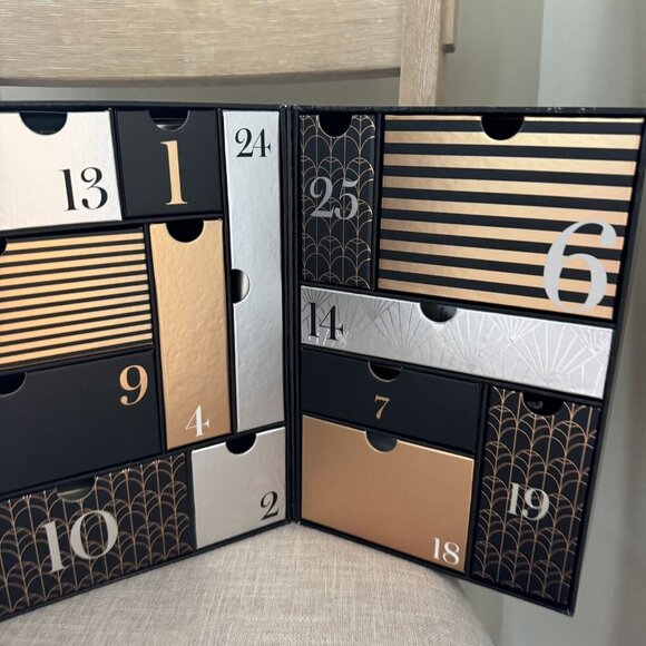 bloomingdale's Beauty Advent Calendar 2024 Holiday Gift **BOX ONLY** - Picture 4 of 6